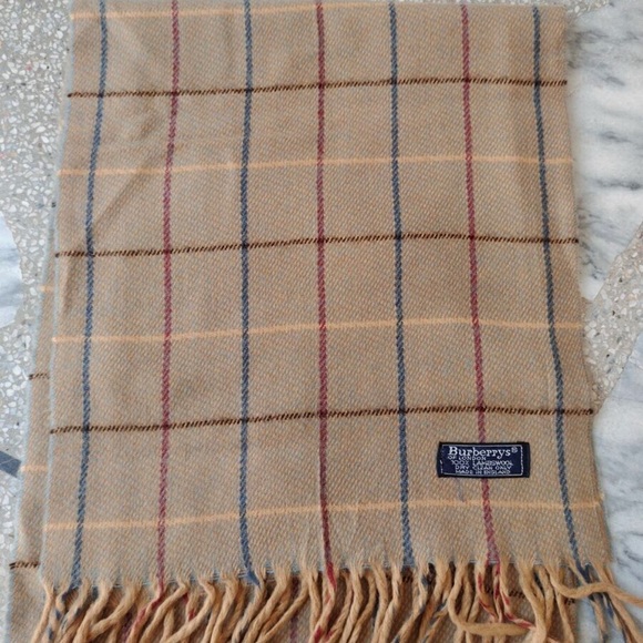 Burberry’s scarf - Picture 5 of 8
